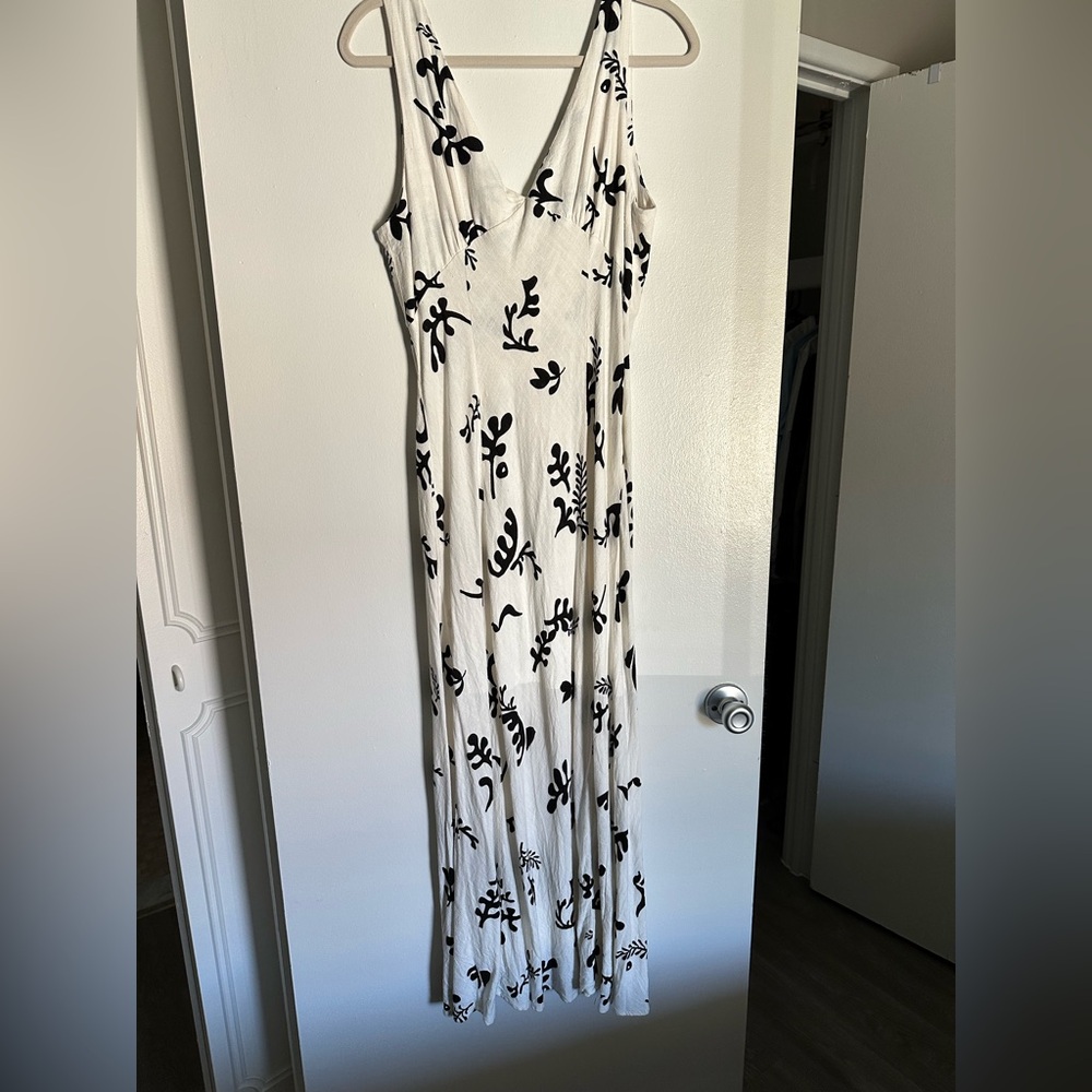 Elegant Black and White Floral Maxi Dress